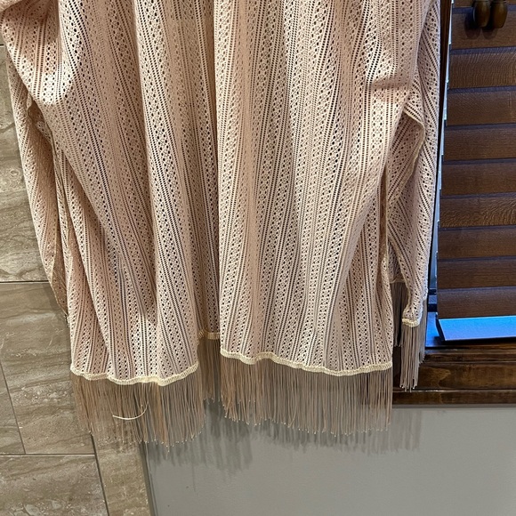 Women’s cardigan. Short butterfly sleeves, blush color. Fringe hem. One size. - Picture 6 of 8